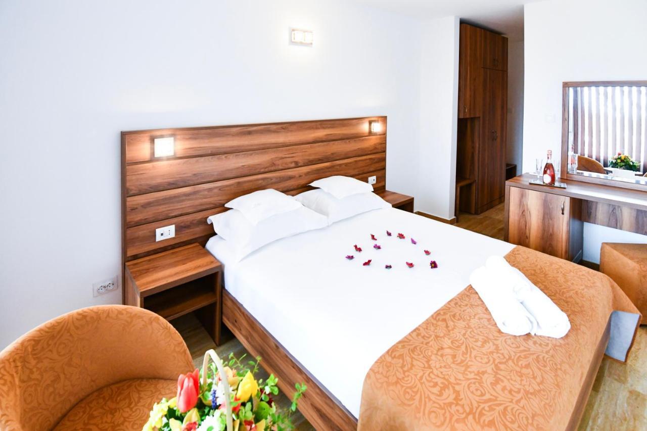 Complex Tismana 3* All Inclusive Jupiter Bagian luar foto