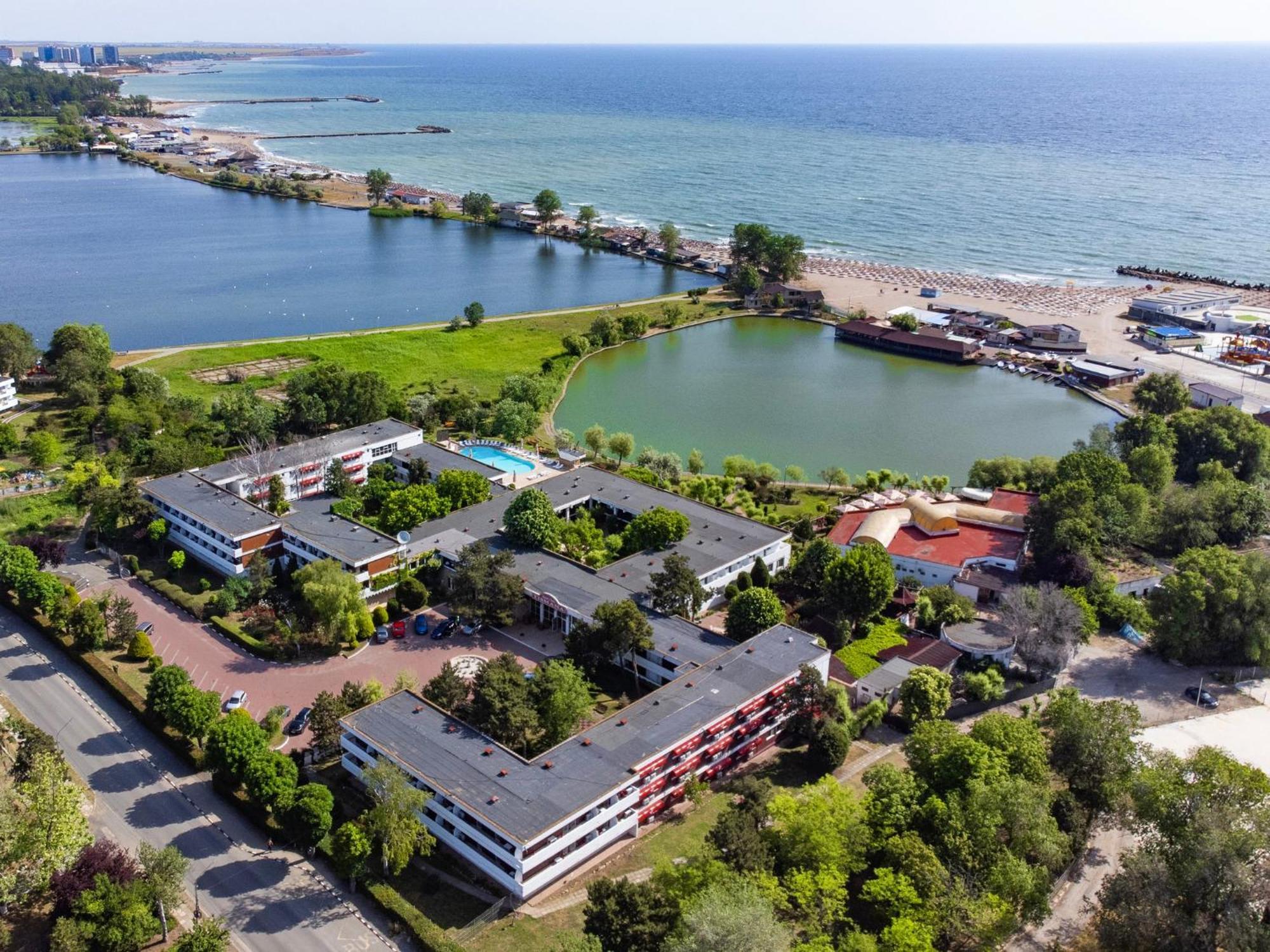 Complex Tismana 3* All Inclusive Jupiter Bagian luar foto