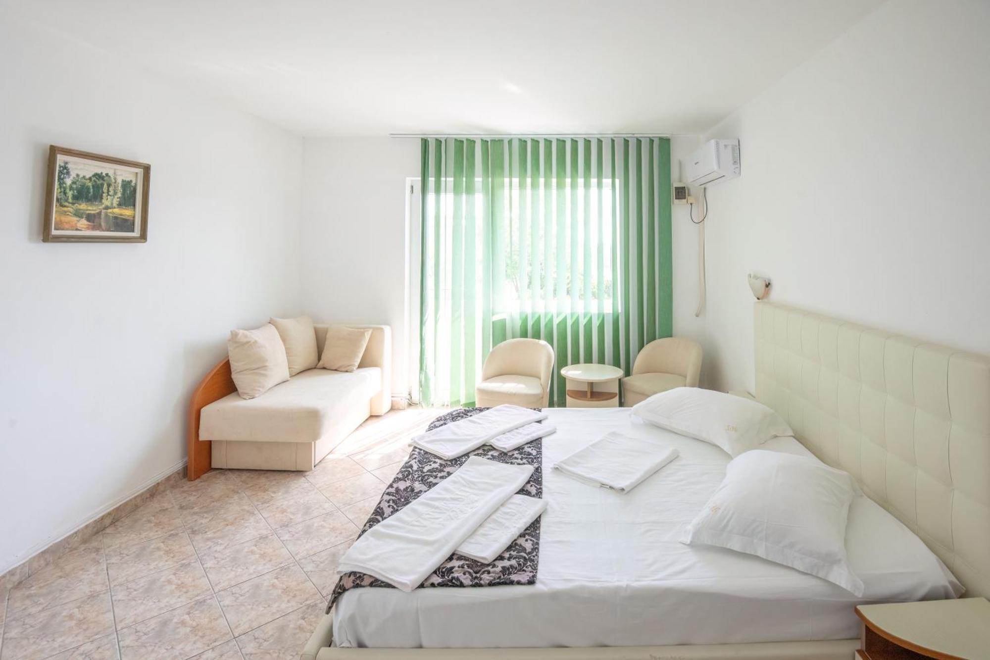 Complex Tismana 3* All Inclusive Jupiter Bagian luar foto